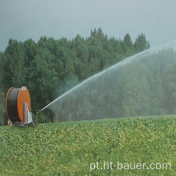 Viajante do sistema de irrigação com carretel de mangueira flexível